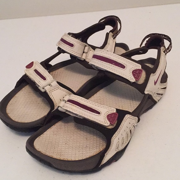 nike sandals with straps on the back